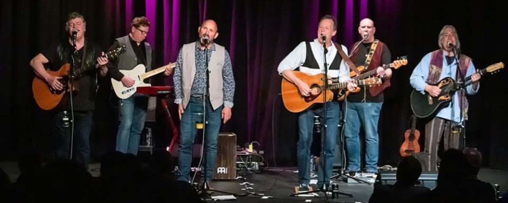 Gallery Bar Special With The Countrymen