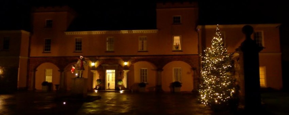Carols in the Courtyard – Pentillie Castle